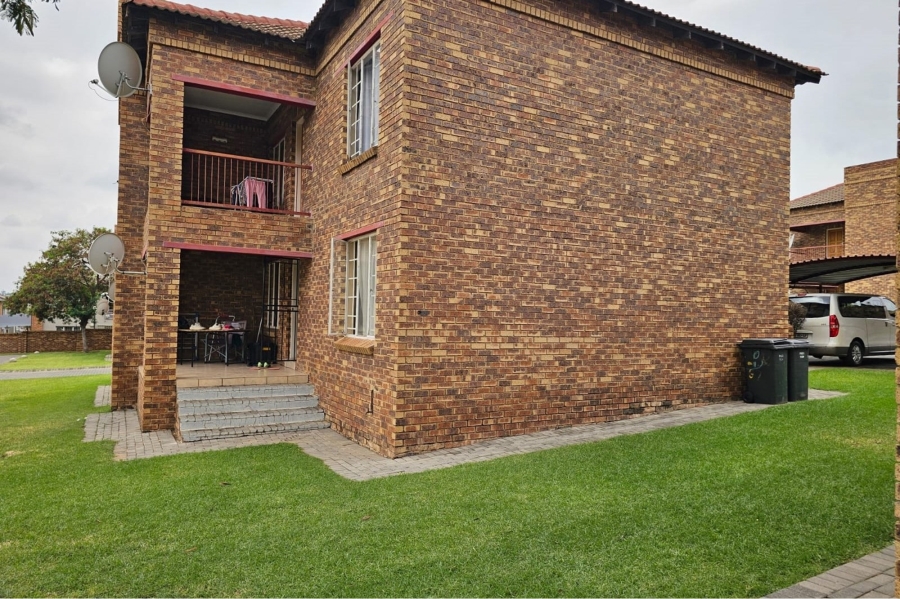 To Let 2 Bedroom Property for Rent in Noordwyk Gauteng