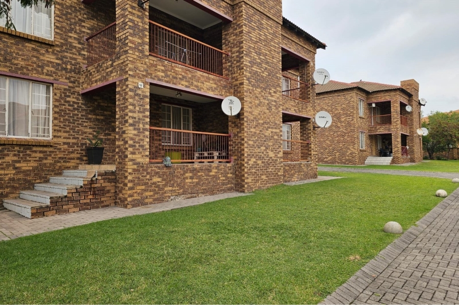 To Let 2 Bedroom Property for Rent in Noordwyk Gauteng