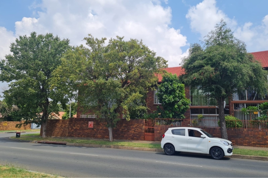 3 Bedroom Property for Sale in New Redruth Gauteng