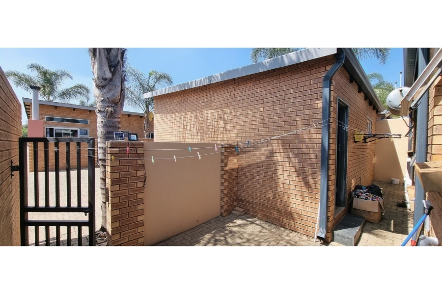 To Let 3 Bedroom Property for Rent in Glen Marais Gauteng