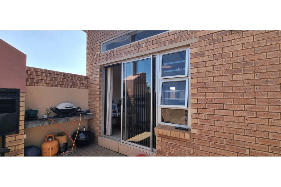 To Let 3 Bedroom Property for Rent in Glen Marais Gauteng