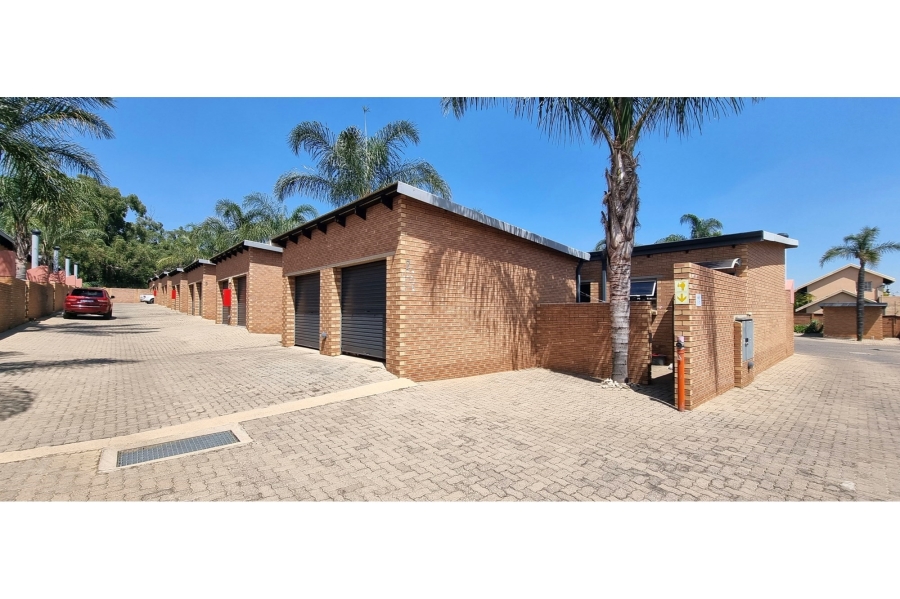 To Let 3 Bedroom Property for Rent in Glen Marais Gauteng