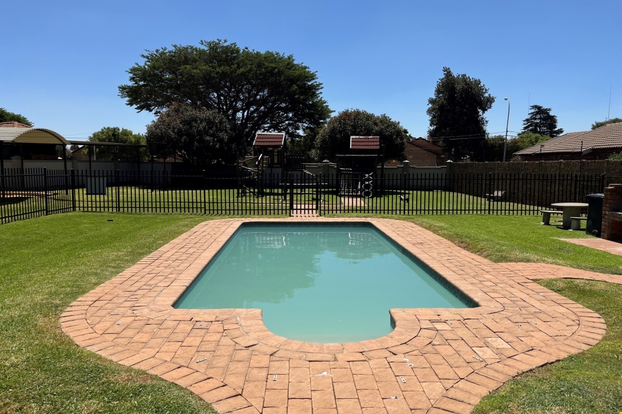 2 Bedroom Property for Sale in Bergbron Gauteng