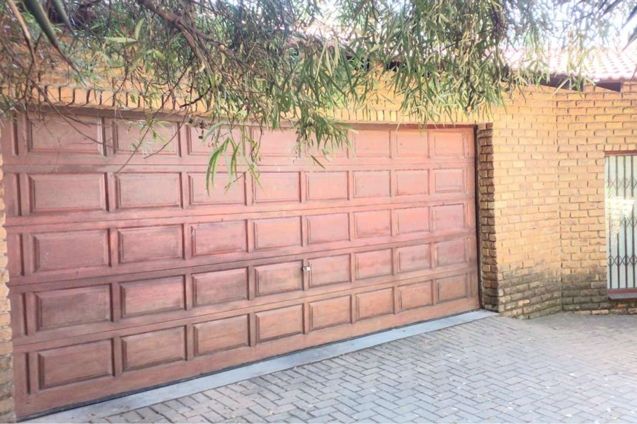 4 Bedroom Property for Sale in Bromhof Gauteng