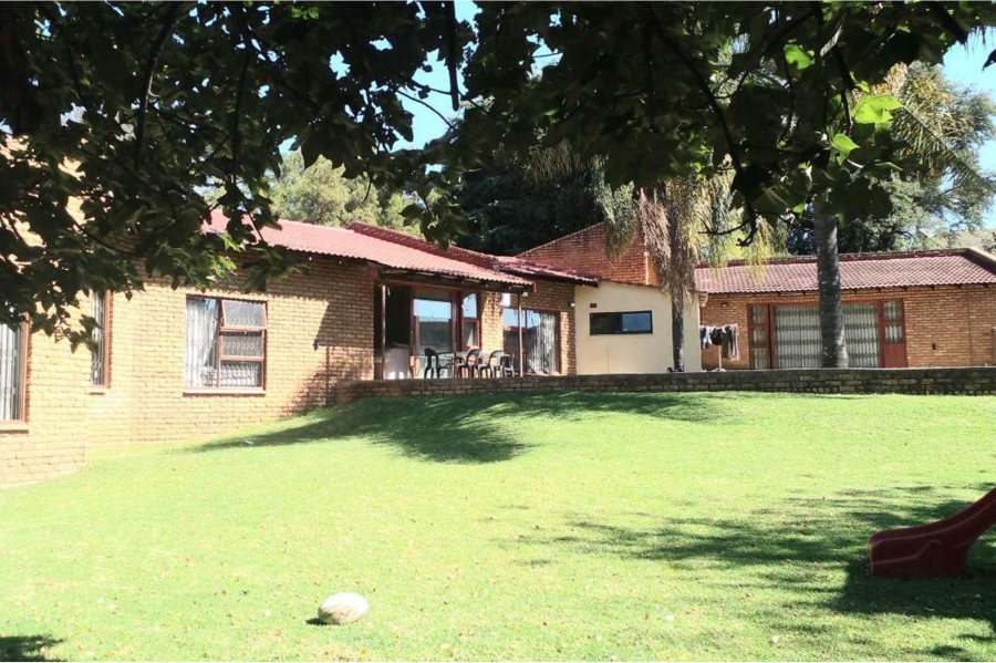 4 Bedroom Property for Sale in Bromhof Gauteng