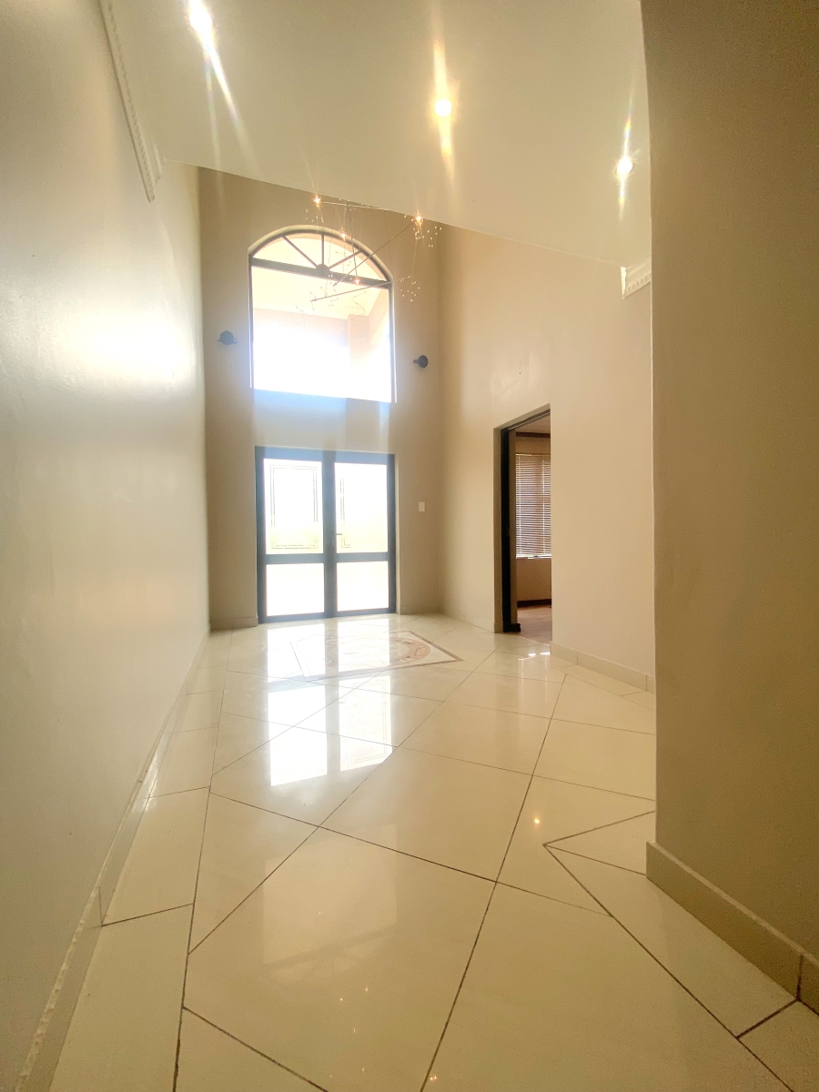 5 Bedroom Property for Sale in Willow Acres Gauteng