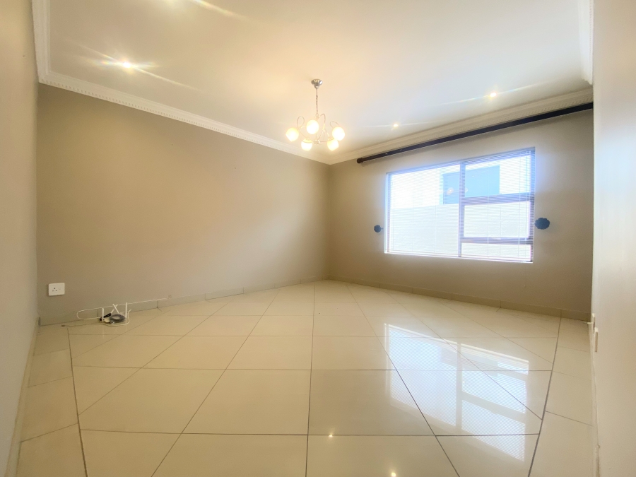 5 Bedroom Property for Sale in Willow Acres Gauteng