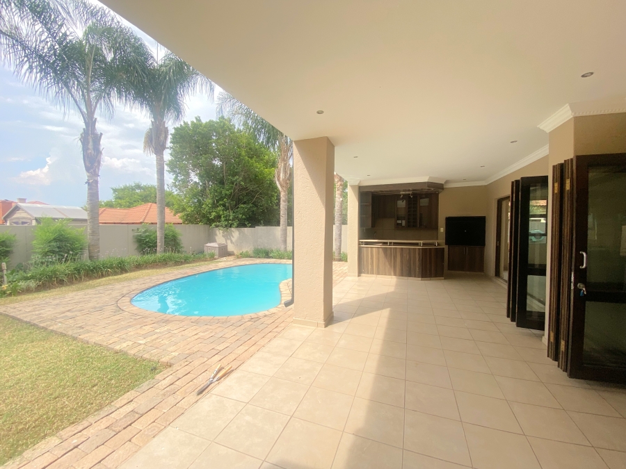 5 Bedroom Property for Sale in Willow Acres Gauteng