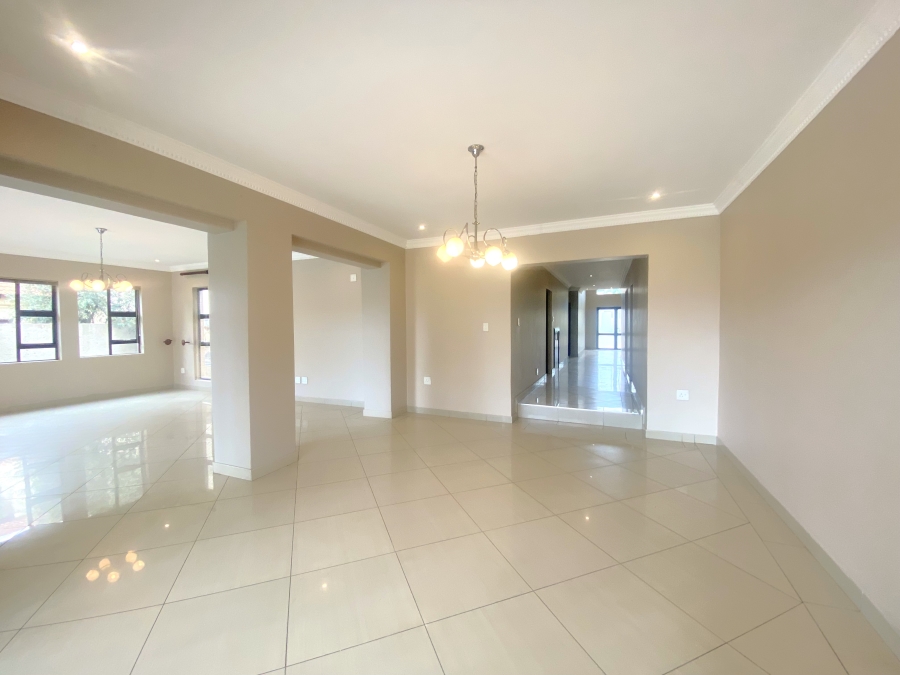 5 Bedroom Property for Sale in Willow Acres Gauteng