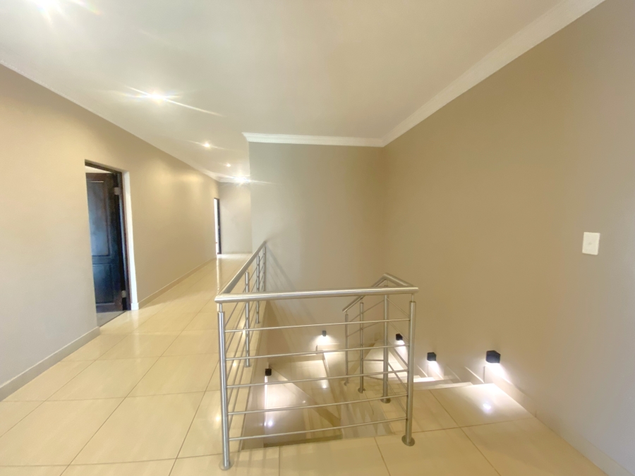 5 Bedroom Property for Sale in Willow Acres Gauteng