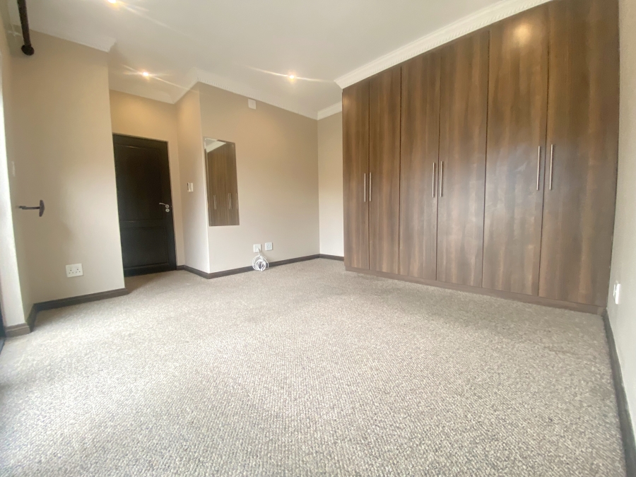 5 Bedroom Property for Sale in Willow Acres Gauteng