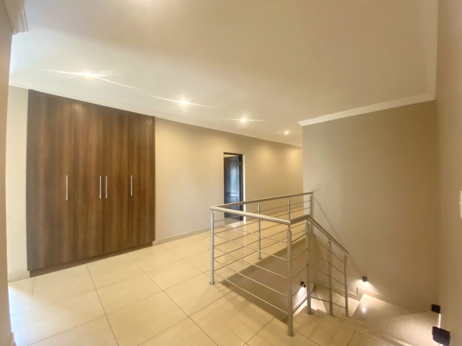 5 Bedroom Property for Sale in Willow Acres Gauteng