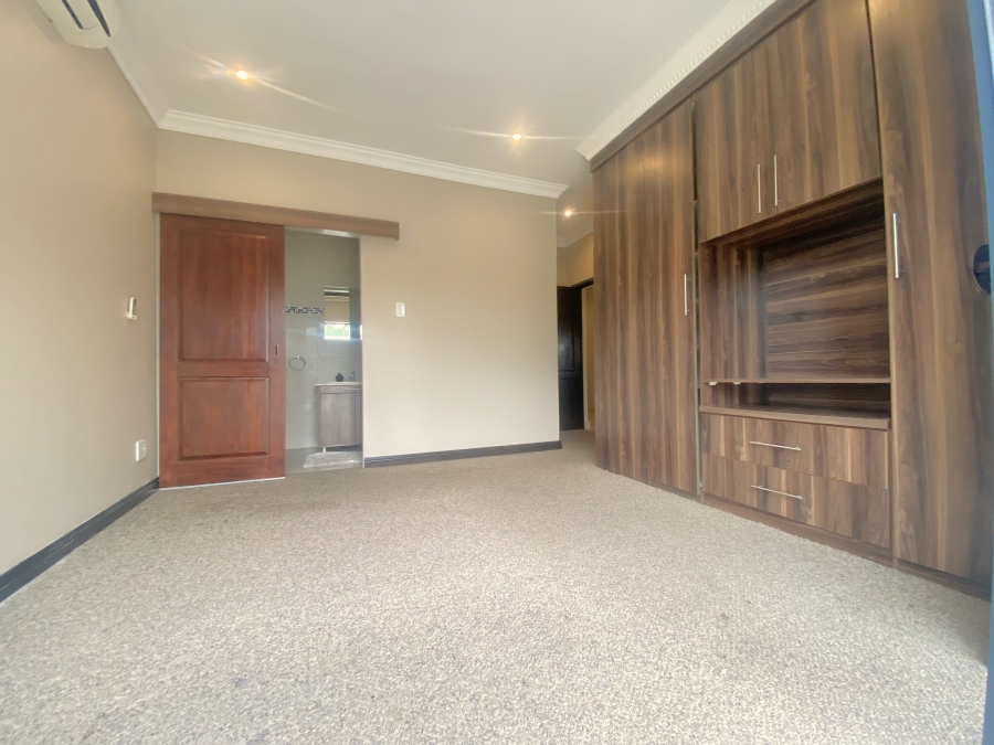 5 Bedroom Property for Sale in Willow Acres Gauteng