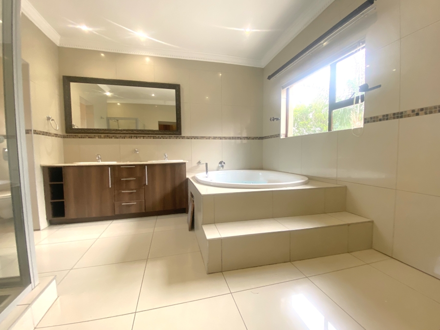 5 Bedroom Property for Sale in Willow Acres Gauteng