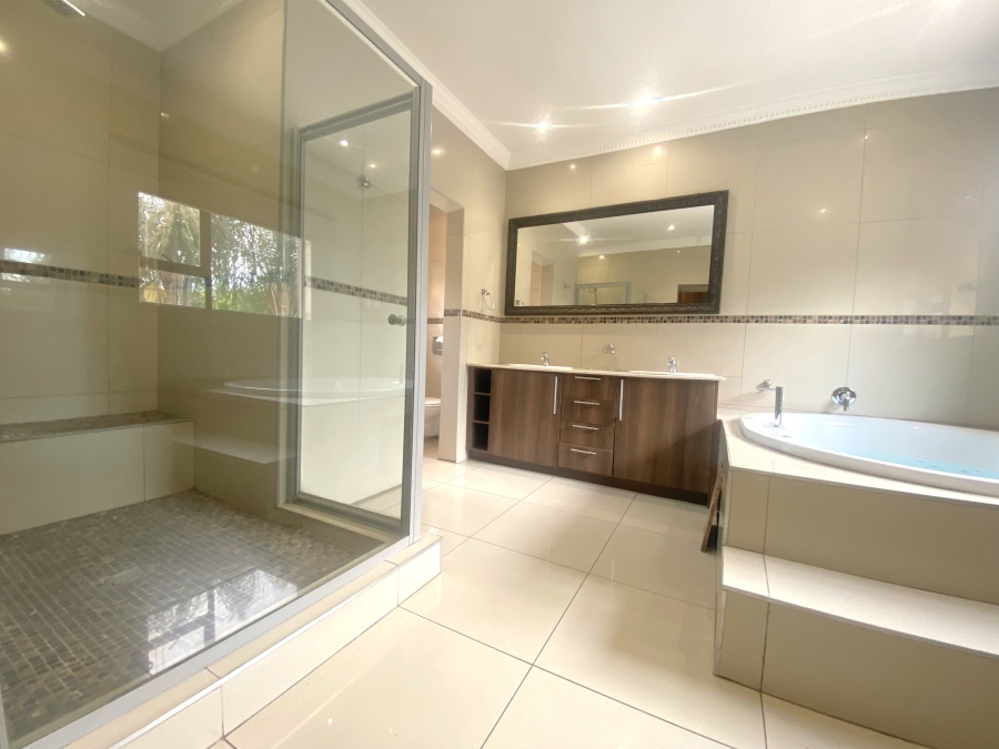 5 Bedroom Property for Sale in Willow Acres Gauteng