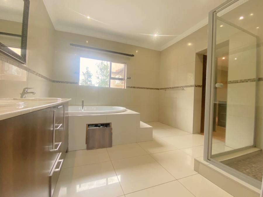 5 Bedroom Property for Sale in Willow Acres Gauteng