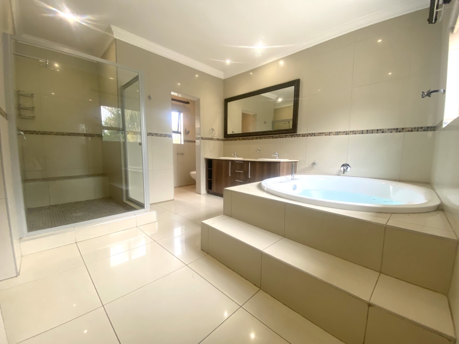 5 Bedroom Property for Sale in Willow Acres Gauteng