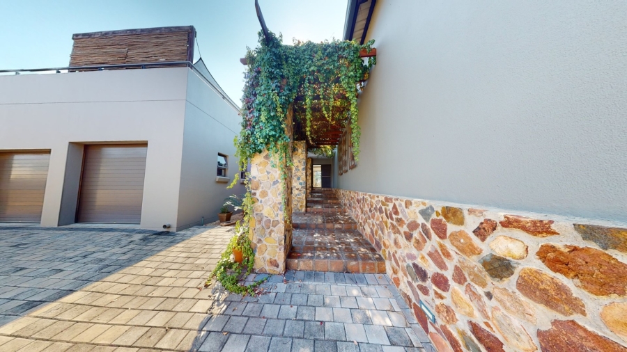 6 Bedroom Property for Sale in Sable Hills Gauteng