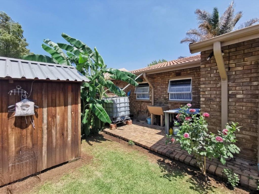 3 Bedroom Property for Sale in Brackendowns Gauteng