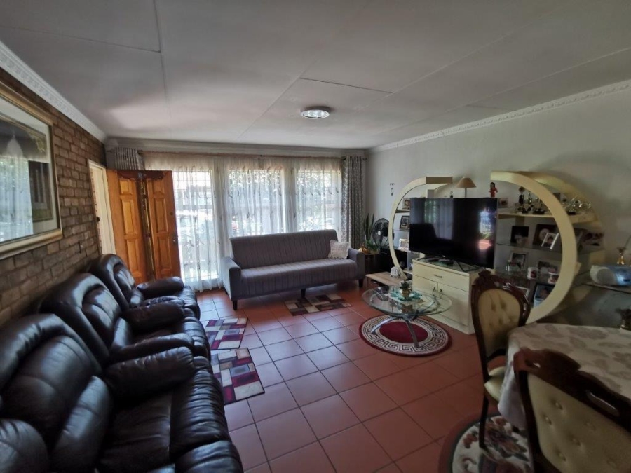 3 Bedroom Property for Sale in Brackendowns Gauteng