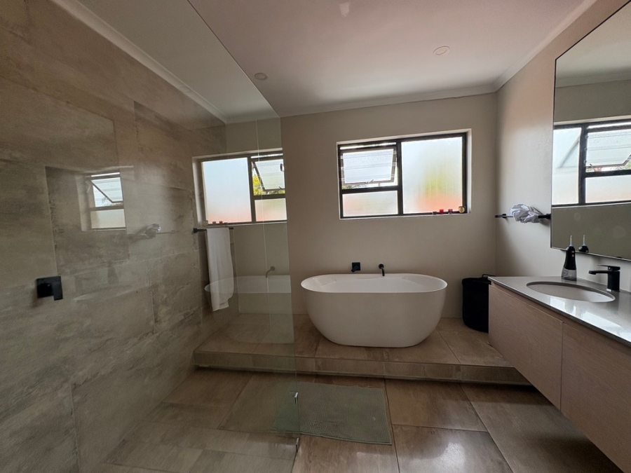 To Let 4 Bedroom Property for Rent in Sandown Gauteng