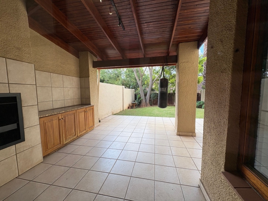 To Let 3 Bedroom Property for Rent in Sandown Gauteng