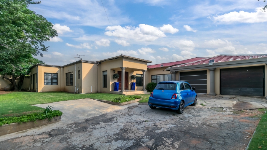 5 Bedroom Property for Sale in Florida Gauteng