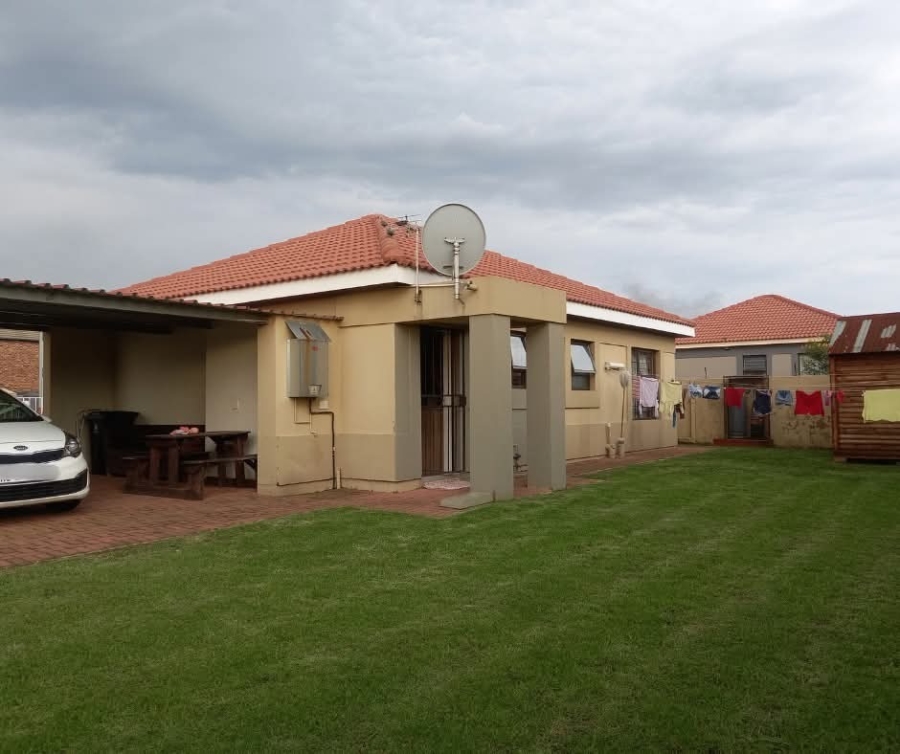 2 Bedroom Property for Sale in Sonneveld Gauteng