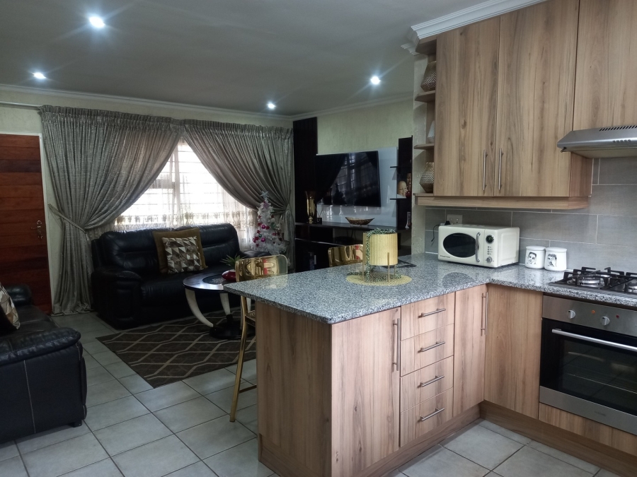 2 Bedroom Property for Sale in Sonneveld Gauteng