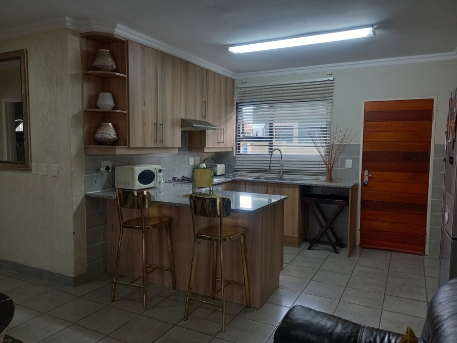 2 Bedroom Property for Sale in Sonneveld Gauteng