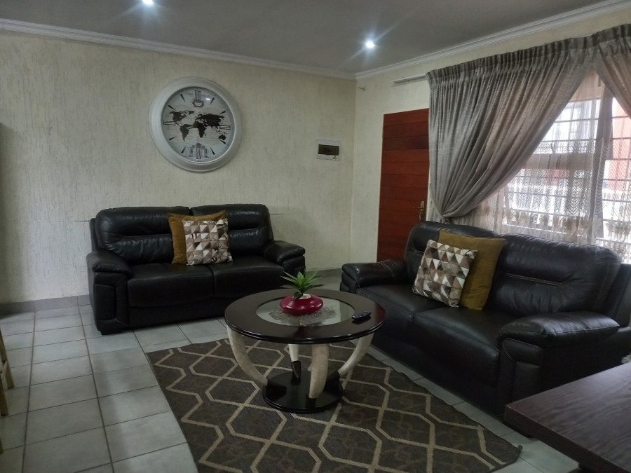 2 Bedroom Property for Sale in Sonneveld Gauteng