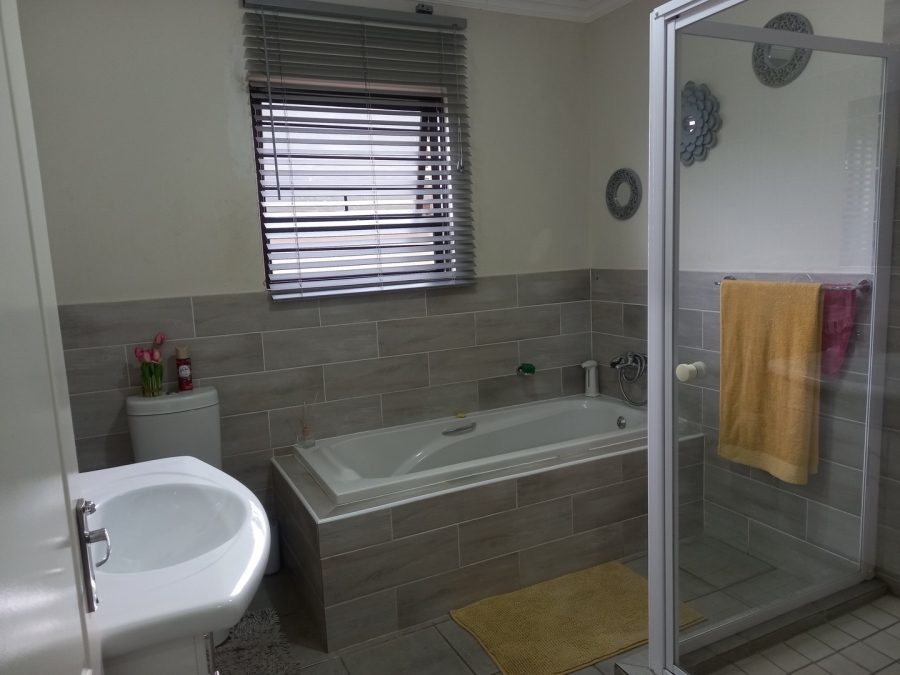 2 Bedroom Property for Sale in Sonneveld Gauteng