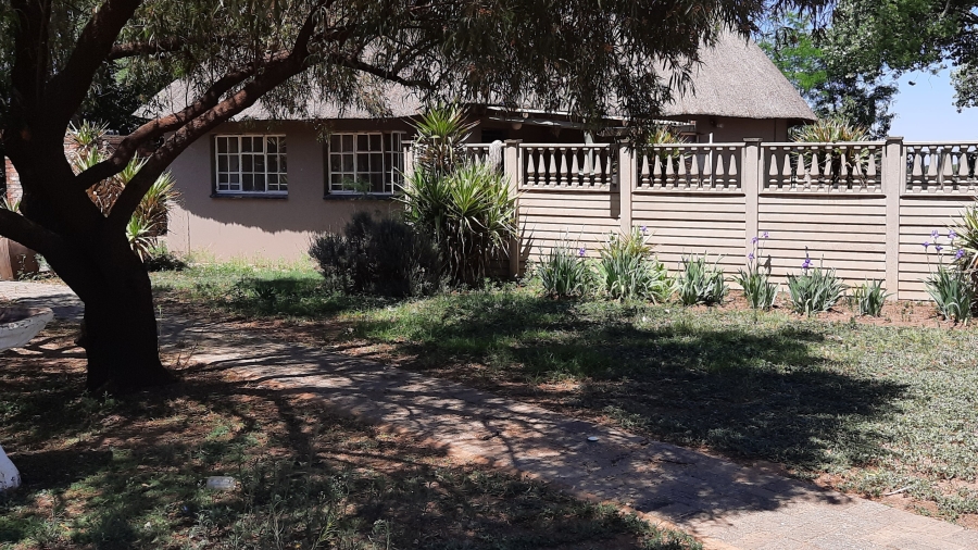 4 Bedroom Property for Sale in Zuurfontein Gauteng