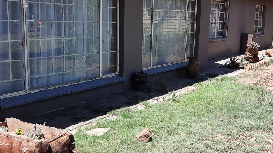 4 Bedroom Property for Sale in Zuurfontein Gauteng