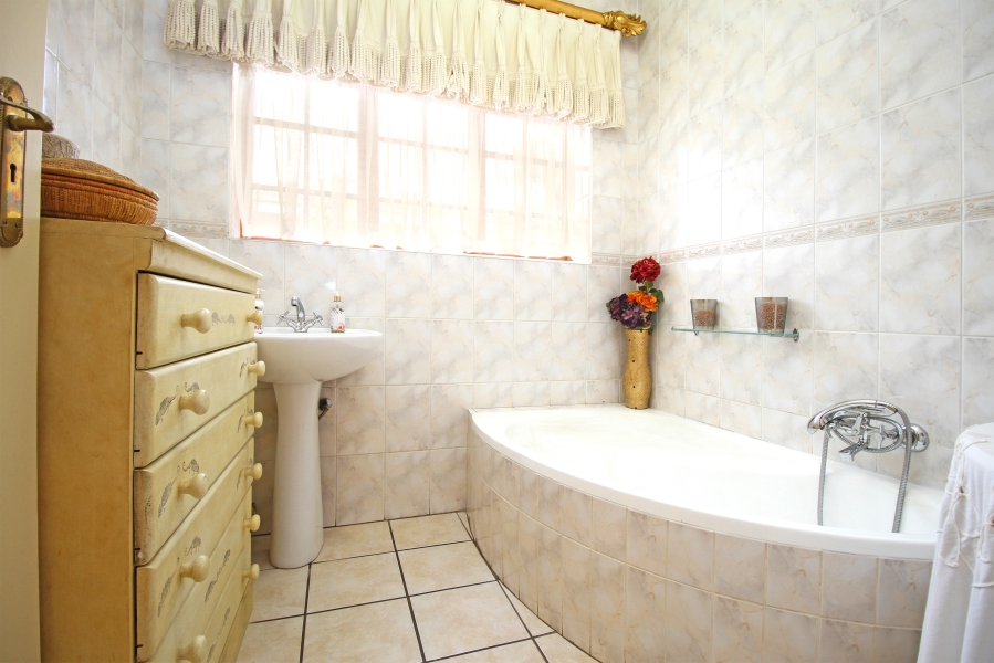 3 Bedroom Property for Sale in Orchards Gauteng