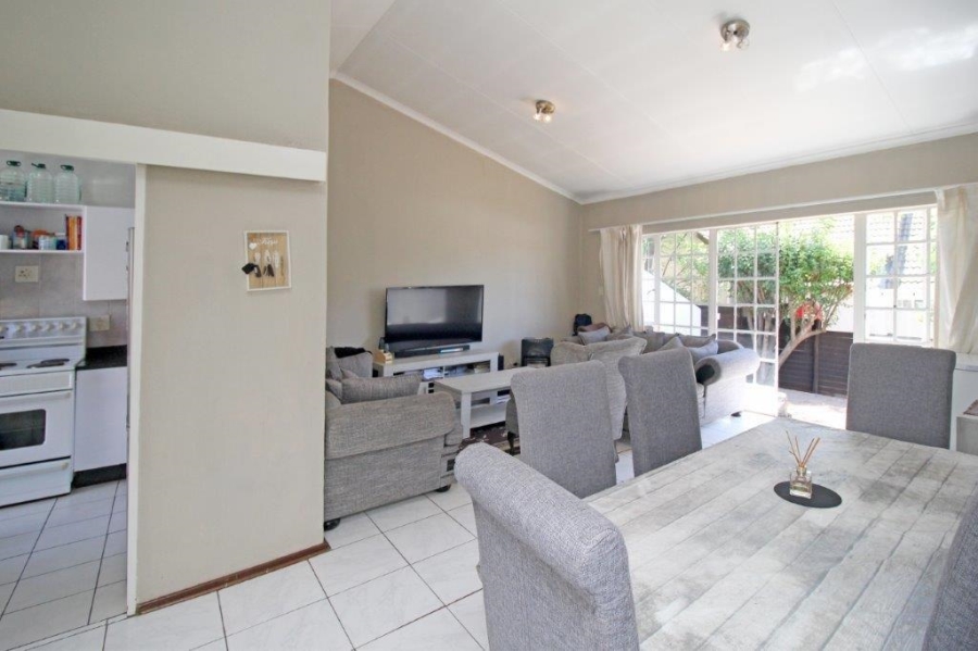 To Let 3 Bedroom Property for Rent in Corlett Gardens Gauteng