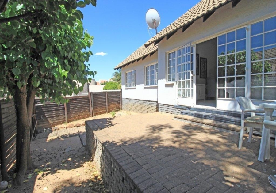 To Let 3 Bedroom Property for Rent in Corlett Gardens Gauteng