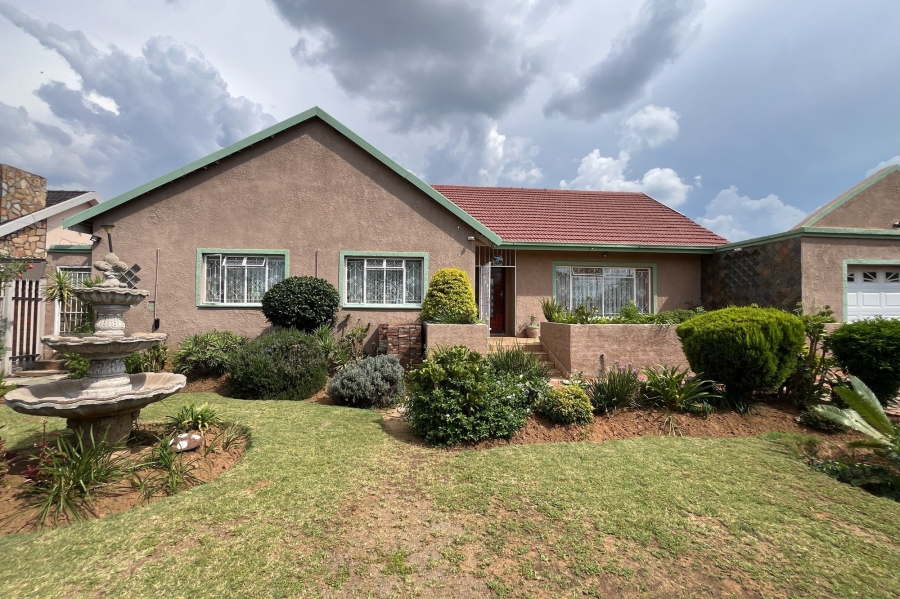 4 Bedroom Property for Sale in Robertsham Gauteng