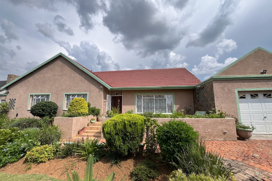 4 Bedroom Property for Sale in Robertsham Gauteng