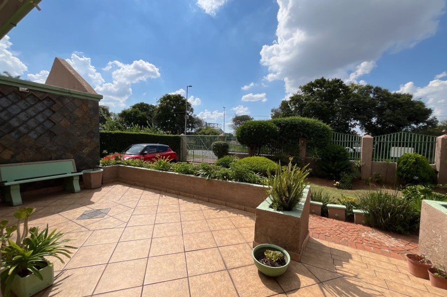 4 Bedroom Property for Sale in Robertsham Gauteng