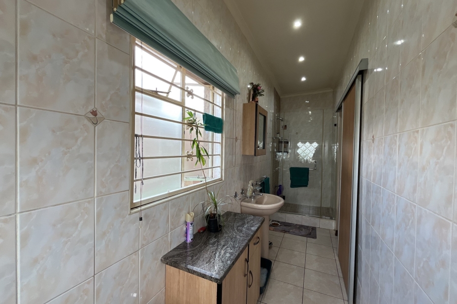 4 Bedroom Property for Sale in Robertsham Gauteng