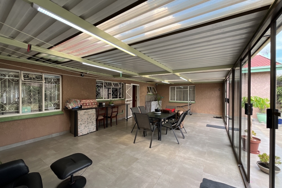 4 Bedroom Property for Sale in Robertsham Gauteng