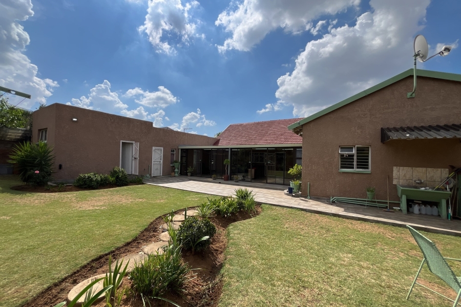 4 Bedroom Property for Sale in Robertsham Gauteng