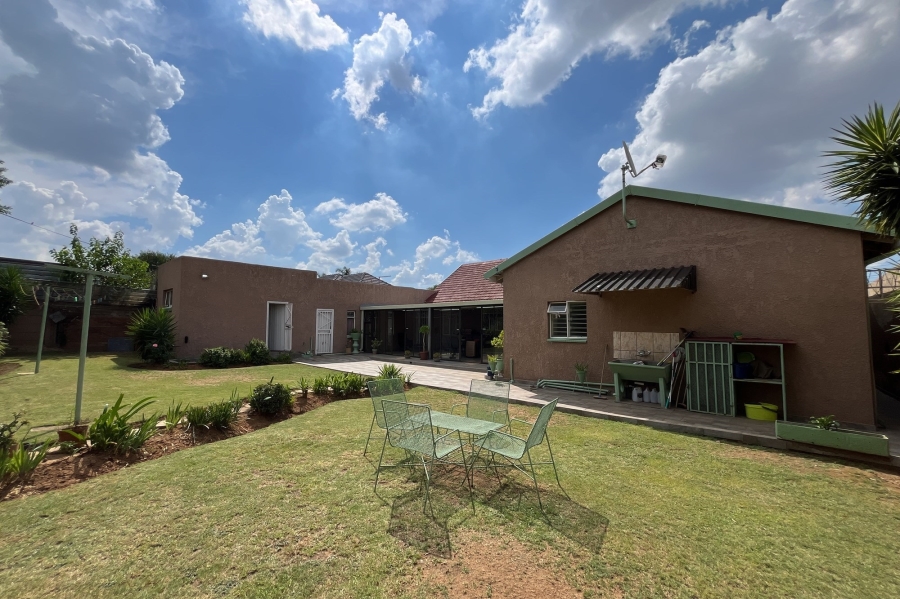 4 Bedroom Property for Sale in Robertsham Gauteng