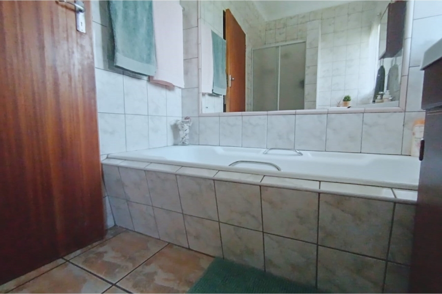 3 Bedroom Property for Sale in Flora Gardens Gauteng