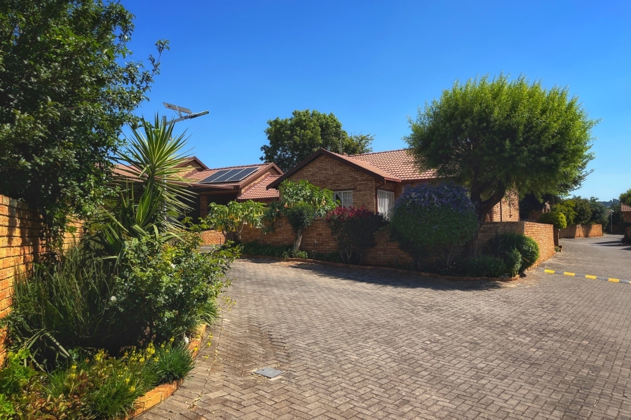 3 Bedroom Property for Sale in Weltevreden Park Gauteng