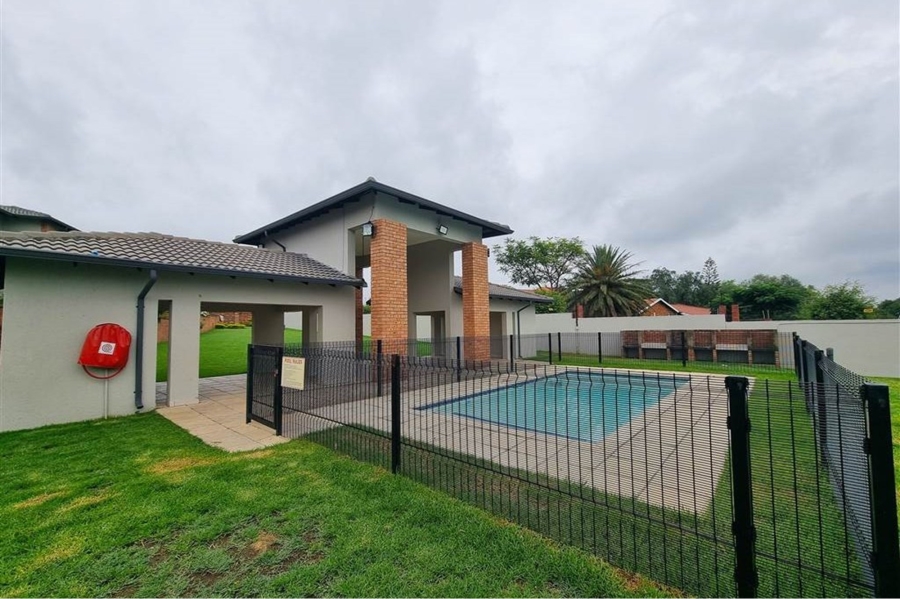 To Let 2 Bedroom Property for Rent in Noordwyk Gauteng