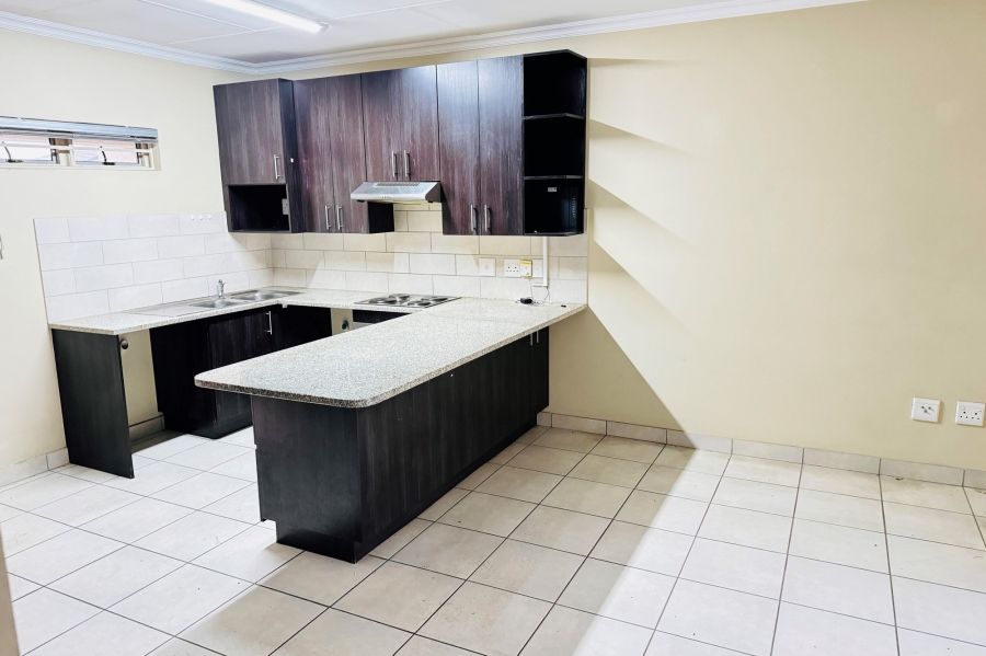 To Let 2 Bedroom Property for Rent in Noordwyk Gauteng