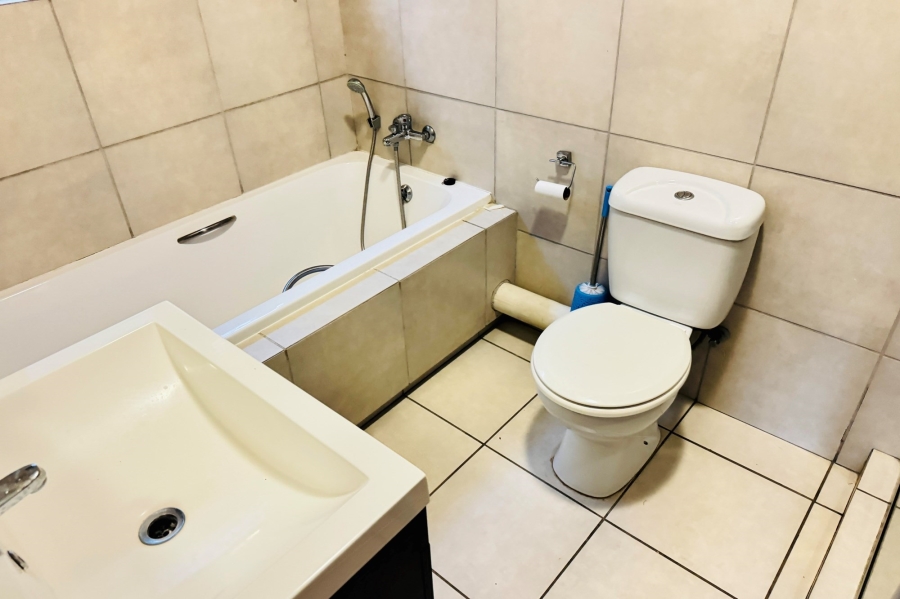 To Let 2 Bedroom Property for Rent in Noordwyk Gauteng