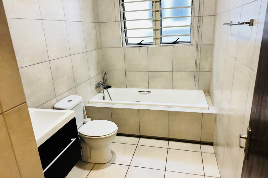 To Let 2 Bedroom Property for Rent in Noordwyk Gauteng